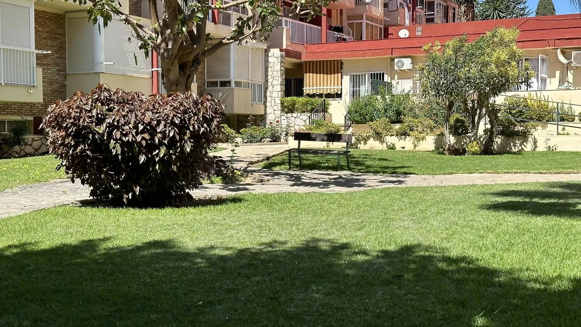 Estudio Centrico A 900M De La Playa En Benalmade Benalmadena 0*,